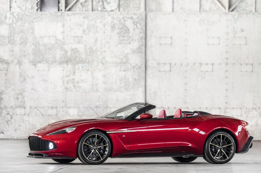  Aston Martin Vanquish Zagato Volante 2017 года  (UK) (фото 31 из 42)